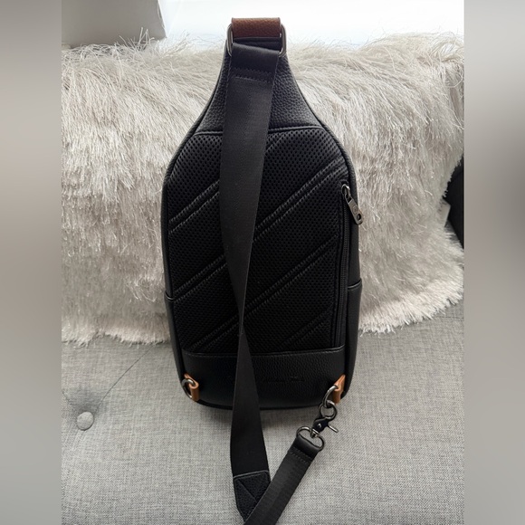 Robert Graham Black Leather Crossbody Bag - Picture 3 of 10